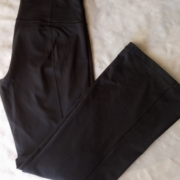 Lululemon - Picture 2 of 8